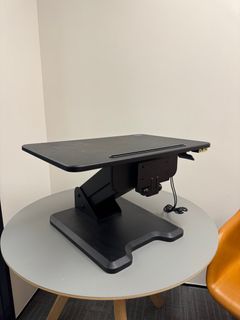 配備USB接口的站立式書桌轉換器64234321766785110