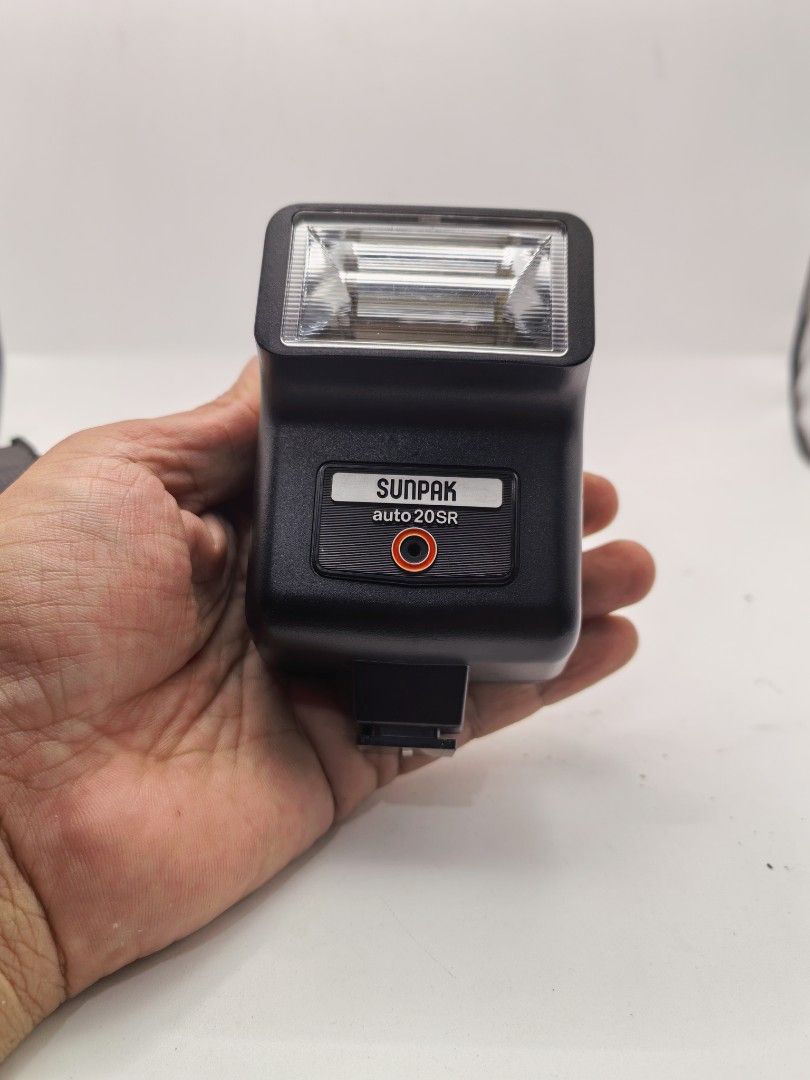 Sunpak Auto 20SR Camera Flash (Category: Flashes) located in Cebu City. Submitted by dudes_villanueva (Listing ID 1399455610, Image 1). Description: Sunpak Auto 20SR Camera Flash. Note: Tested Working. All sales final and non-refundable. Battery not included for testing and demo only. 📌It is a shoe-mount flash designed for use with older film cameras. 📌The flash has both manual and automatic metering modes. 📌It operates on two AA batteries. 📌