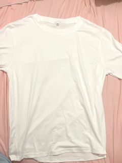 白色圓領短袖T恤64242489561475110