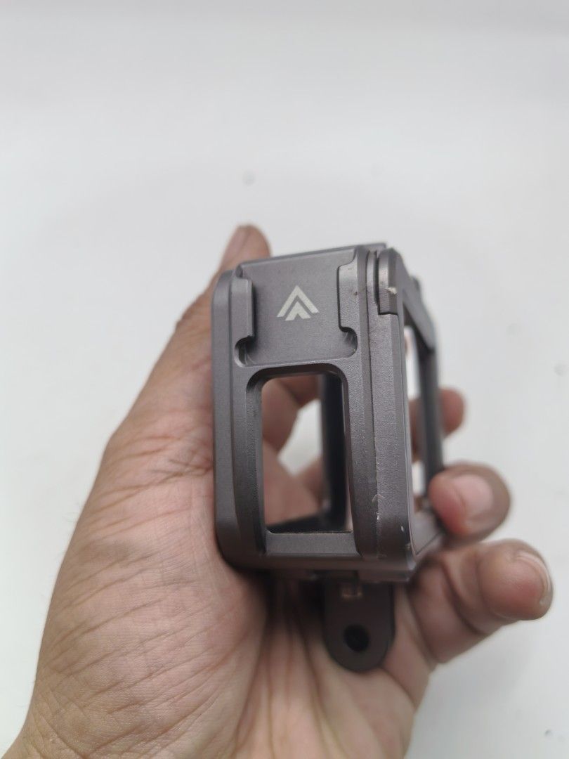 TELESIN Aluminum Cage (Category: Other Photography Accessories) located in Cebu City. Submitted by dudes_villanueva (Listing ID 1399455171, Image 3). Description: TELESIN Aluminum Cage Brand: TELESIN 📌For a GoPro HERO 9, 10, or 11 action camera. 📌This protective cage is designed to provide a secure mount and additional protection for the camera. 📌Product Type: Protective cage/case for action cameras 📌Compatibility: GoPro HERO 9, HERO 10, and 