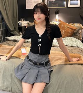 木耳邊黑色Top|温柔|韓系｜蝴蝶結64240105159425110