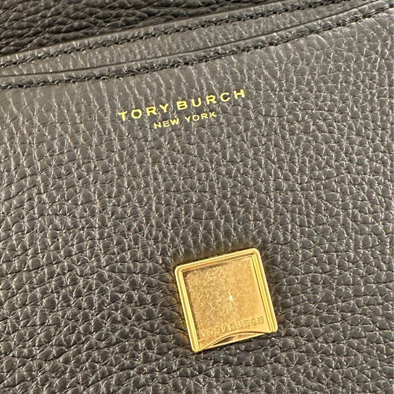 Tory Burch Britten Flap Shoulder Bag (Category: Shoulder Bags) located in Batac City. Submitted by ___bagsssandsstyle (Listing ID 1399451562, Image 2). Description: Original No flaw Complete.
