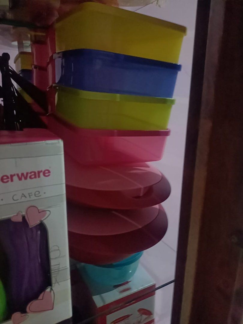 Tupperware Rectangular Containers Set (Category: Food Organisation & Storage) located in Kuala Lumpur. Submitted by mightyturtle.7602dc (Listing ID 1399569365, Image 1). Description: boleh tgkk yg mnaa nak hrga lain2.