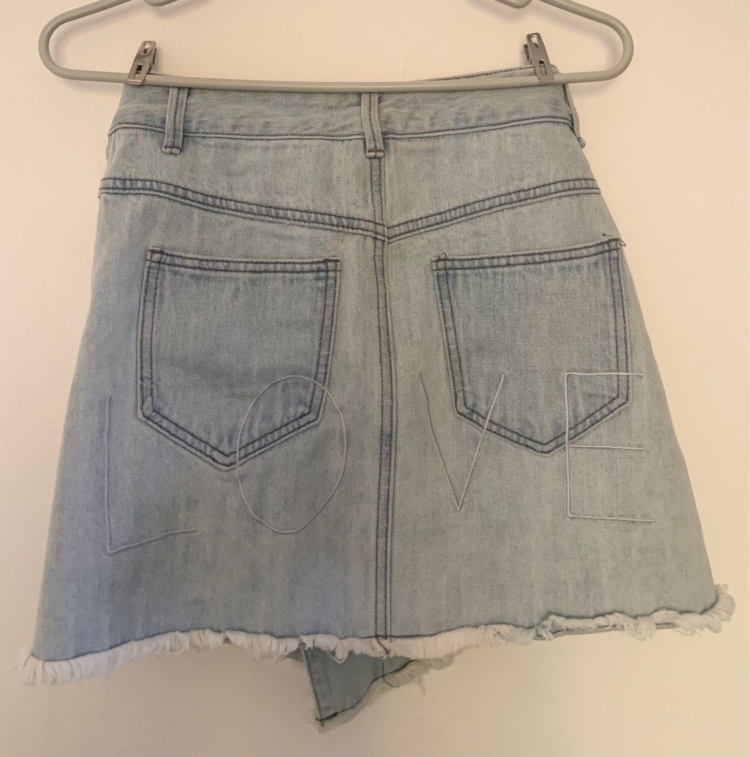 Unarosa Denim Skirt (Category: Skirts) located in Manila. Submitted by kaysaz (Listing ID 1399524147, Image 2). Description: Unarosa size 28-30 never been worn Loc: North caloocan / naic cavite.