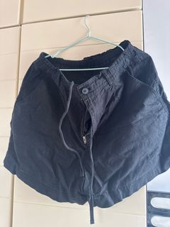 UNIQLO黑色短褲64236320461057110