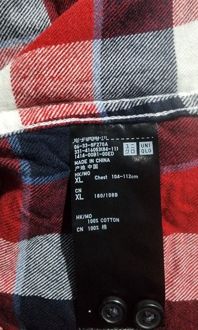 Uniqlo redplaid longsleeves (Category: Longsleeves) located in Bulacan. Submitted by tchrdeclutters (Listing ID 1399602191, Image 3). Description: thick material.