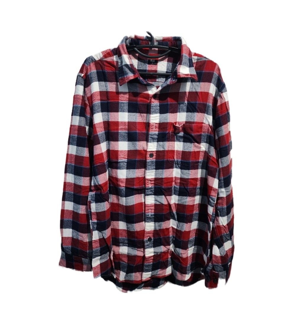 Uniqlo redplaid longsleeves (Category: Longsleeves) located in Bulacan. Submitted by tchrdeclutters (Listing ID 1399602191, Image 1). Description: thick material.