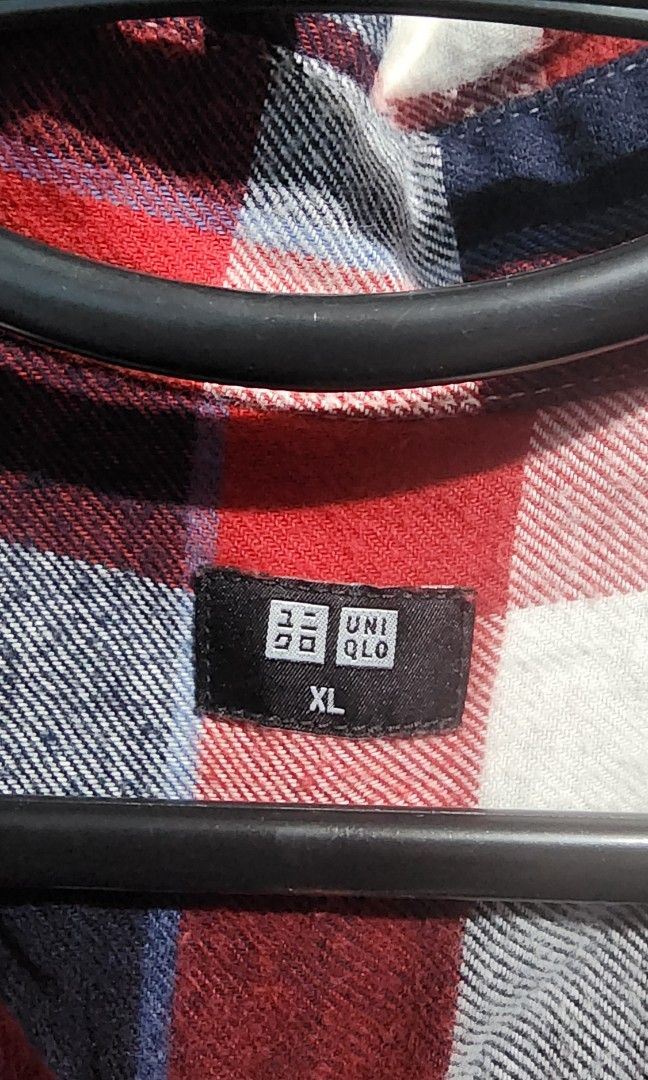 Uniqlo redplaid longsleeves (Category: Longsleeves) located in Bulacan. Submitted by tchrdeclutters (Listing ID 1399602191, Image 2). Description: thick material.