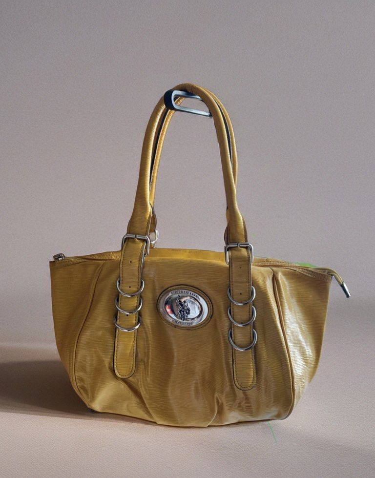 US Polo Assn. Handbag | Shoulder Bag (Category: Shoulder Bags) located in Cebu City. Submitted by kantocloset_ubec (Listing ID 1399544712, Image 3). Description: • Brand: US Polo Assn. • AUTHENTIC ‼️ • Genuine Leather •Has minor flaws. (check photos for reference) • You can see some signs of use, but there’s no major damage. The bag only has some creases from being stored ng matagal. • Still functional. In good condition. • Actual photo shown RFS