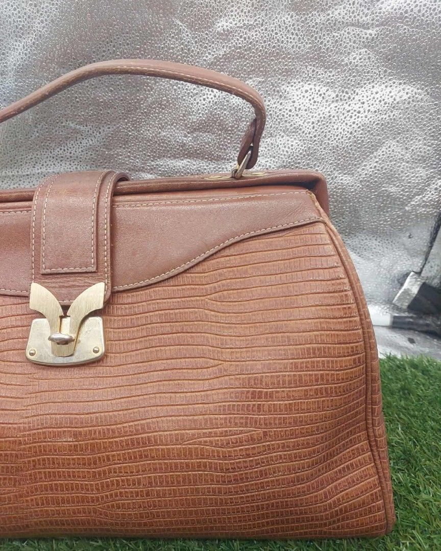 Vintage Brown Handbag with Handle (Category: Luxury Bags & Wallets) located in Quezon City. Submitted by vanessaqu83110 (Listing ID 1399562550, Image 2). Description: Japan Surplus Doctor’s Bag 💼 Classic at elegant look ✨ May konting mantsa at light scratch lang (halos di pansin 😉) Matibay, spacious, at perfect pang everyday o pang office use! 👉 800.
