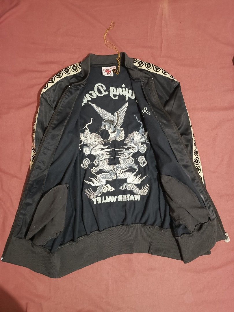 Vintage Japan jacket (Category: Coats, Jackets and Outerwear) located in Las Pinas. Submitted by kawatbear (Listing ID 1399489240, Image 2). Description: -embroidery design flying dragon water valley - gray color - dimes 23x28 - comfortable to wear.