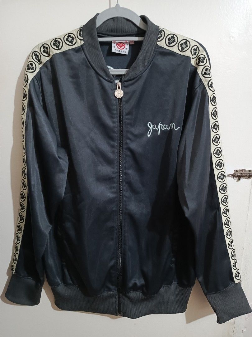 Vintage Japan jacket (Category: Coats, Jackets and Outerwear) located in Las Pinas. Submitted by kawatbear (Listing ID 1399489240, Image 3). Description: -embroidery design flying dragon water valley - gray color - dimes 23x28 - comfortable to wear.