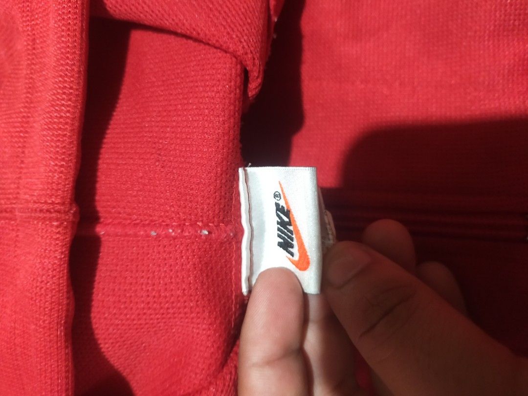 Vintage Nike (Category: Hoodies) located in Mangaldan. Submitted by sumer21 (Listing ID 1399528859, Image 3). Description: Vintage Nike 23*27 size Large on tag.