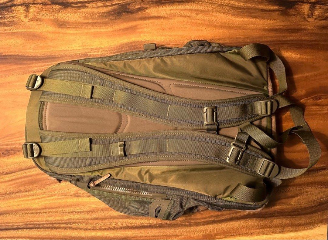 Visvim ballistic （分類：背包）位於 Hong Kong。 由 kenji_314 提交（商品編號 1399489753，圖片 2）。簡介： 。