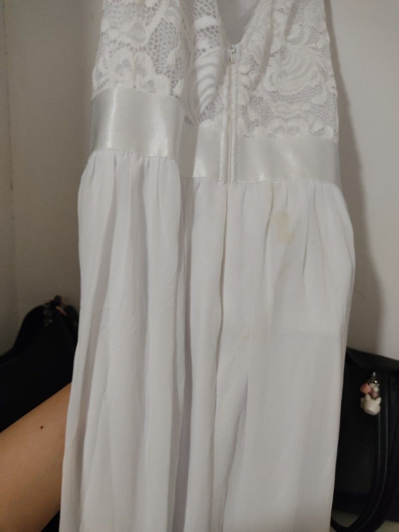 White Dress (Category: Dresses) located in Bacoor. Submitted by MAB_Store (Listing ID 1399547991, Image 3). Description: White Dress, with Tag & Stain sa likod. Large, and for height 5'2.