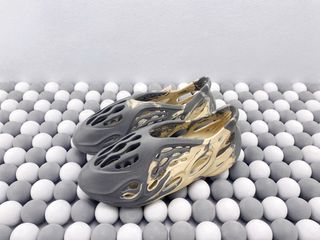 💎誠信賣家💎yeezy 夏日必備洞洞鞋64244472005890110