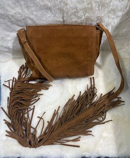Zara Trafaluc. 駝色麖皮流鬚斜揹袋 Zara Trafaluc. camel tone suede tassel crossbody bag64239408193027110