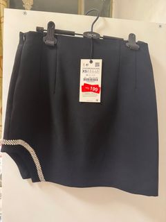 Zara XS 黑色短裙 鑲鑽細節64239556920579110