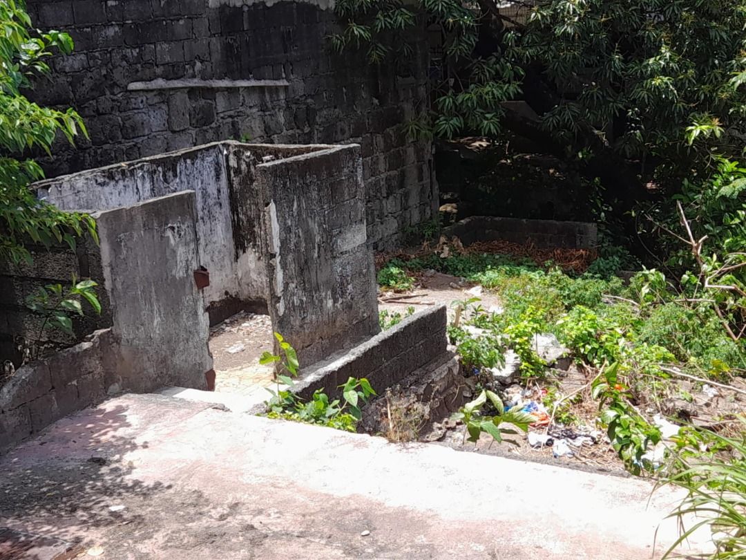 335 sqm Lot With Structure in Kapitolyo Pasig 40M net (Category: House & Lot) located in Pasig City. Submitted by mariaconcepcionchona.detiquiz (Listing ID 1399758941, Image 3). Description: Lot area 335 sqm The house is delapidated Located inside a gated street in Kapitolyo Pasig Classified as residential - up to 3 storey house is allowed All taxes and expenses to be paid by buyer Less than 10 minutes drive to Shaw Boulevard, BGC , Capitol Commo
