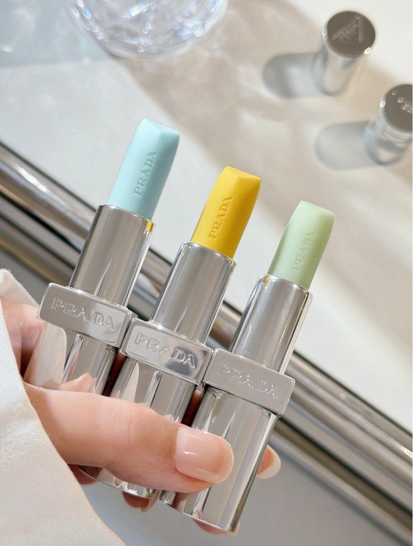 現貨🔥3️⃣色最新黃色、藍色、綠色✓ Prada Beauty lip balm ...