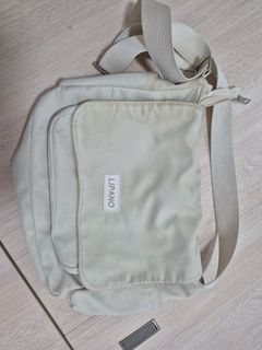 米白色斜挎包64246532865154110