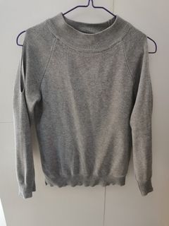 灰色露肩冷衫64247024179969110