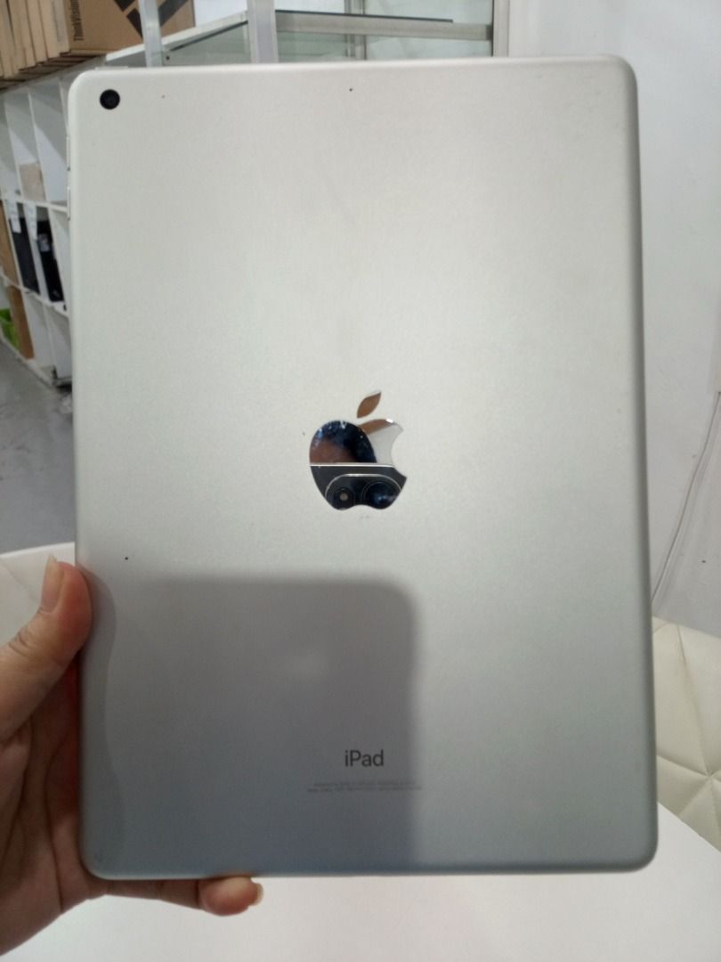 APPLE IPAD A1893 6TH GEN 128G (WIFI ONLY) (Category: iPad) located in Quezon City. Submitted by trishaacos82993 (Listing ID 1399706733, Image 2). Description: APPLE IPAD SALE‼️ A1893 6TH GEN 128G (WIFI ONLY) slightly used, NO ISSUE color available: WHITE & ROSE GOLD free: Charger and Ipad Case..