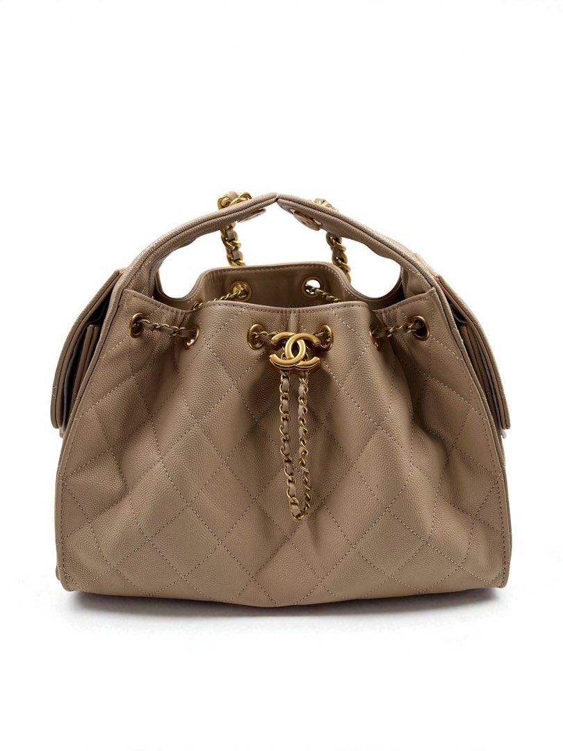 ⚜️Chanel 25 Light beige bag (Category: Luxury Bags & Wallets) located in Makati City. Submitted by 90sangel (Listing ID 1399778872, Image 1). Description: •Item: Chanel 25 Small light beige bag ⚜️🤍👜 light pink also available onhand. •Size: Small - microchipped •Condition: Gently Used, great condition *It’s the perfect bag to carry comfortably and effortlessly on a daily basis, anytime and anywhere. - Blackpink Jennie 🤍👜 *Complete inclusions! 