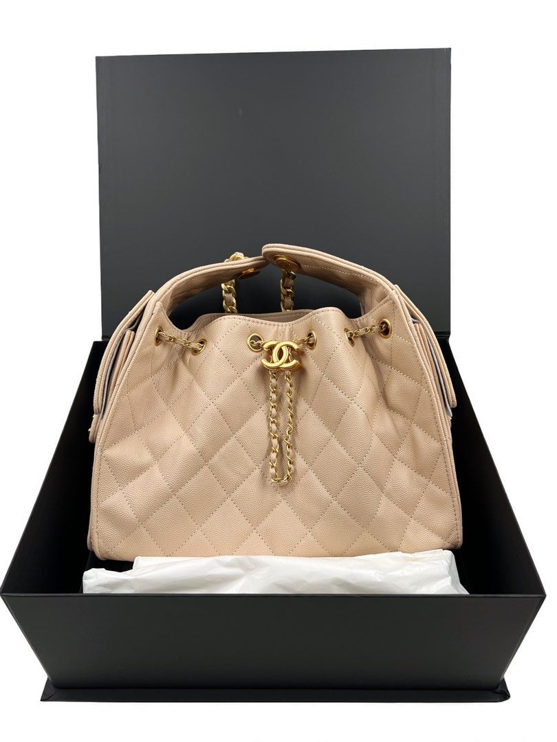 ⚜️Chanel 25 Light beige bag (Category: Luxury Bags & Wallets) located in Makati City. Submitted by 90sangel (Listing ID 1399778872, Image 2). Description: •Item: Chanel 25 Small light beige bag ⚜️🤍👜 light pink also available onhand. •Size: Small - microchipped •Condition: Gently Used, great condition *It’s the perfect bag to carry comfortably and effortlessly on a daily basis, anytime and anywhere. - Blackpink Jennie 🤍👜 *Complete inclusions! 