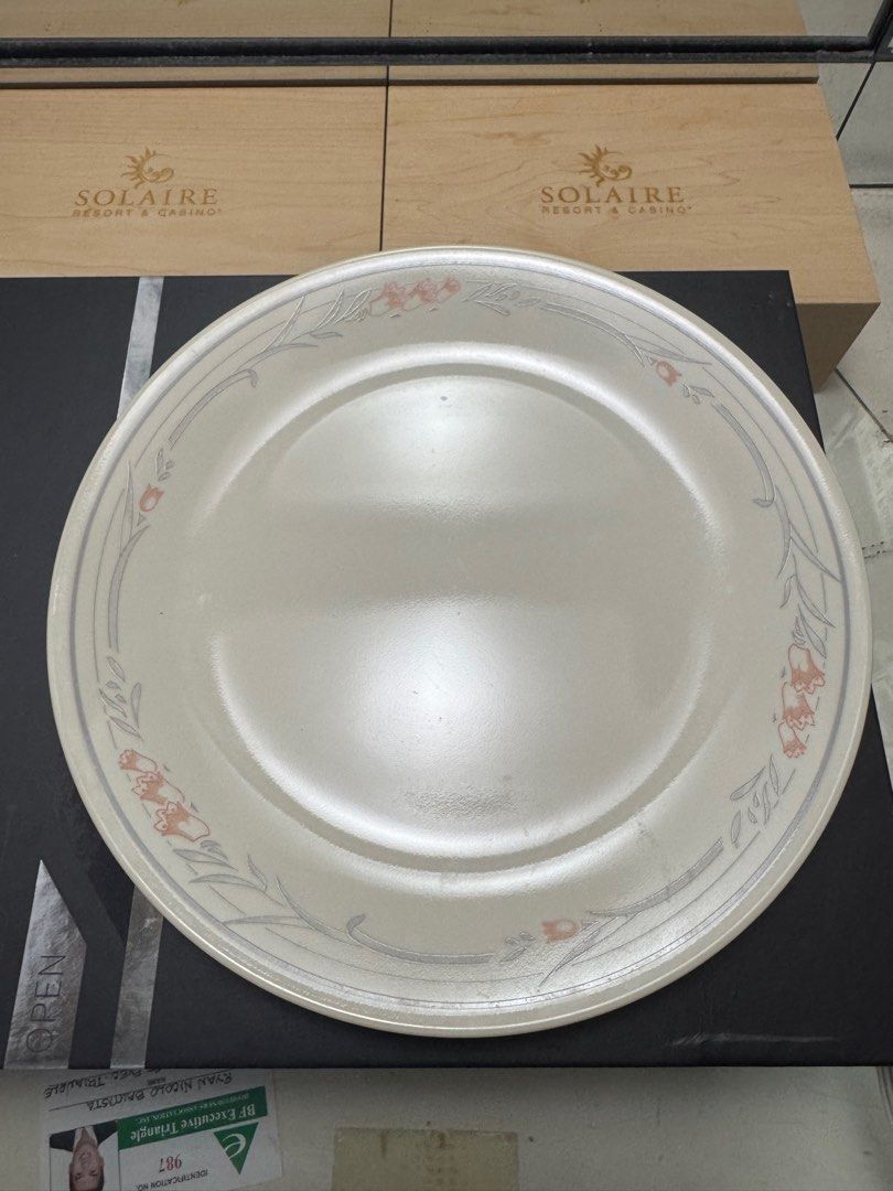 Corelle Dinner Plates 4 pcs (10 inches Diameter) (Category: Dinnerware & Cutlery) located in Las Pinas. Submitted by ryannico (Listing ID 1399739125, Image 1). Description: Corelle Dinner Plates 4 pcs (10 inches Diameter) PHP200 each I will delete this ad once sold , Price posted is actual price I do not reserve or hold items . First to pay and highest offer will get the item . Items are 2nd Hand , please manage your expectations Very Good Condit