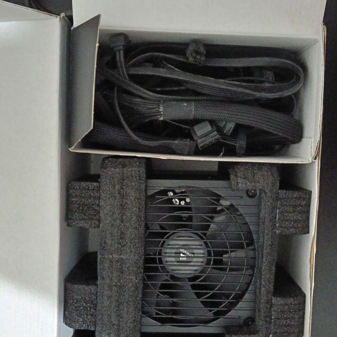 Corsair RM750 Performance ATX Power Supply (Category: Computer Parts) located in Manila. Submitted by alvin9ers (Listing ID 1399770807, Image 3). Description: ✅ Key Specifications Wattage: 750 W continuous output. Efficiency Certification: 80 PLUS Gold. Fully Modular cable design (you connect only the cables you need). Single +12V rail delivering up to 62.5 A for the 12 V output (i.e., full 750 W on +12 V). Input Voltage Range: 100 – 240 V AC, 47