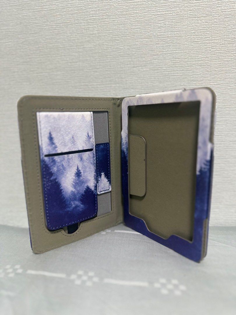 Forest Print E-Reader Case (Category: Cases & Sleeves) located in Singapore. Submitted by HelpMeKonMariPls (Listing ID 1399769248, Image 2). Description: Dimensions: Fits 10cm (width) x14cm (height). Suitable for 6 inch e-reader (confirm your own e-reader dimensions first). - Forest print tablet case - Secure closure - Interior pockets for cards/small items - Stylish and practical - PU Leather Material Selling because bought wrong size.