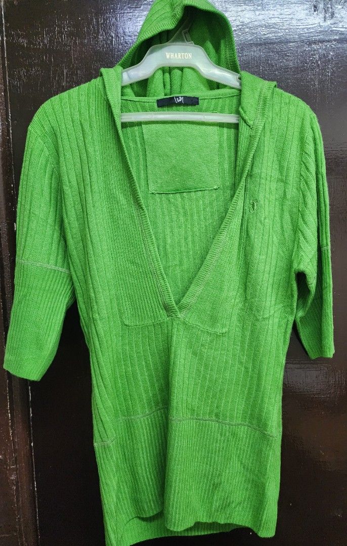 Green Hooded Sweater/tops (Category: Others Tops) located in Las Pinas. Submitted by yramerim (Listing ID 1399678525, Image 3). Description: Size: Small to medium Mode of payment: Gcash,maya or rcbc Courier: LBC PLEASE MANAGE YOUR EXPECTATIONS. PRELOVED ITEMS NO CANCELLATION NO COD NO RETURN/NO EXCHANGE - Vibrant green hooded sweater - Deep V-neck - Three-quarter sleeves - Ribbed knit design - Fitted silhouette - Small logo detail - Soft, knitted