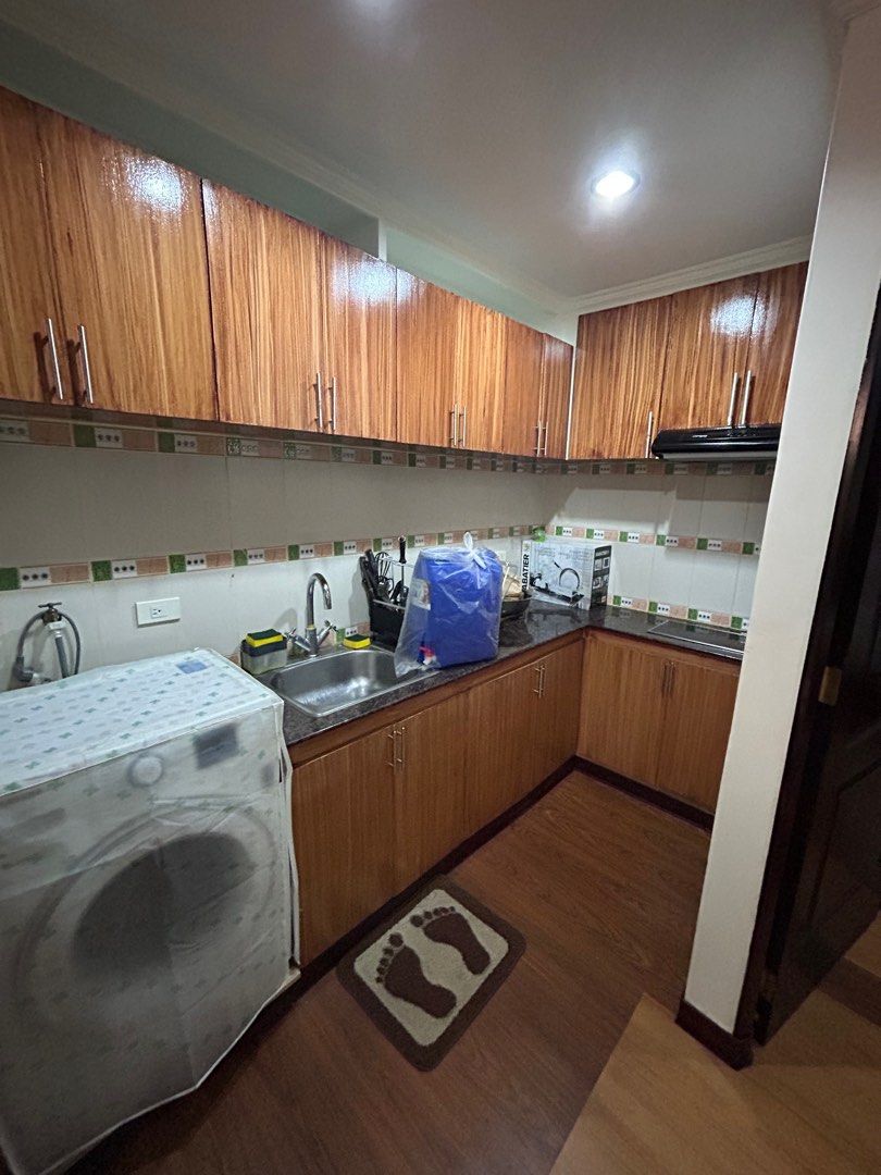 Hampton Gardens One Bedroom Unit converted from 2 bedroom (Category: Apartments & Condos) located in Pasig City. Submitted by liza.ordonio (Listing ID 1399826731, Image 3). Description: Hampton One Bedroom Unit Semi-Furnished Rate - 18k plus condo dues Minimum of 1 year lease No pets allowed by admin.