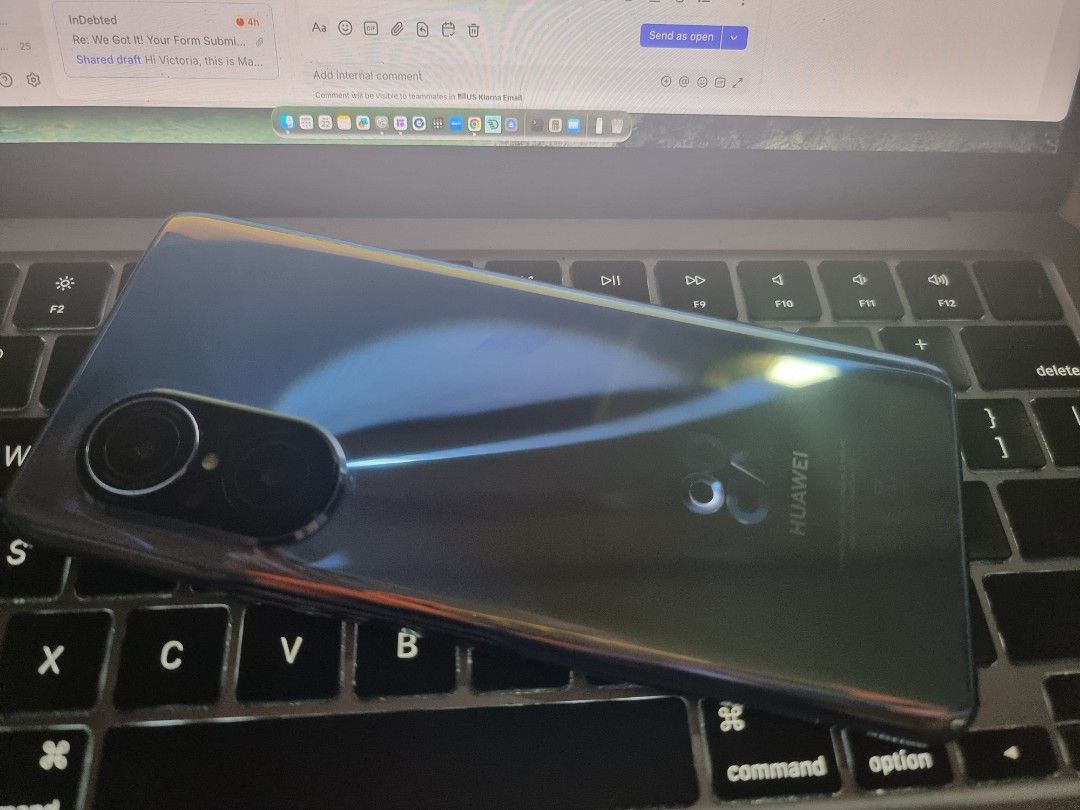 Huawei Nova 9 se (Category: Huawei) located in Paranaque City. Submitted by umimariel02 (Listing ID 1399776004, Image 3). Description: Unit and casing only. has a minimal dent in the power button but does not affect the performance.. good for gaming and negotiable..