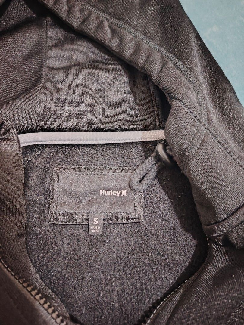 Hurley Black Hoodie - Size S (Category: Hoodies) located in Manila. Submitted by shemstepszi (Listing ID 1399644808, Image 1). Description: - Hurley hoodie - Brandnew from Canada - Size: S - Full zip closure - Features a hood - Small front pocket - Hurley logo on sleeve - Made in China.