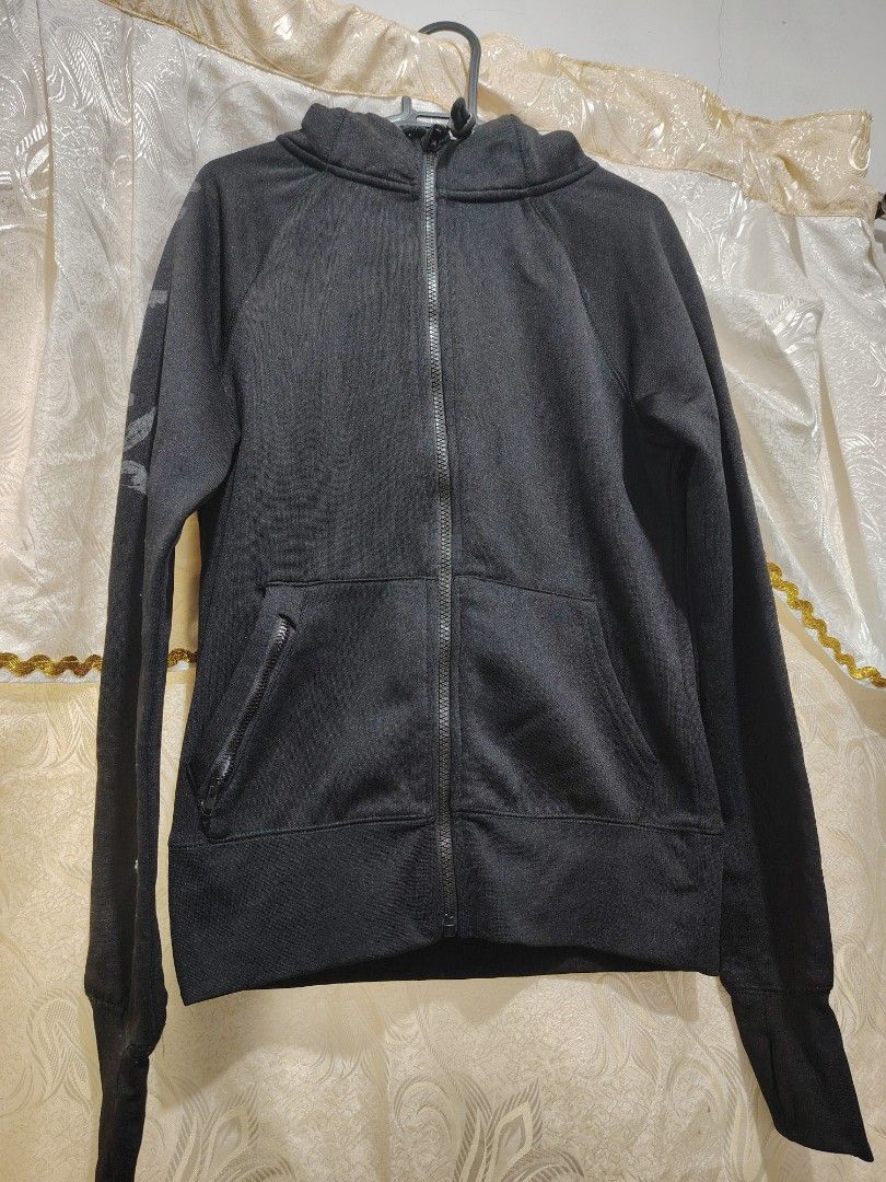Hurley Black Hoodie - Size S (Category: Hoodies) located in Manila. Submitted by shemstepszi (Listing ID 1399644808, Image 2). Description: - Hurley hoodie - Brandnew from Canada - Size: S - Full zip closure - Features a hood - Small front pocket - Hurley logo on sleeve - Made in China.
