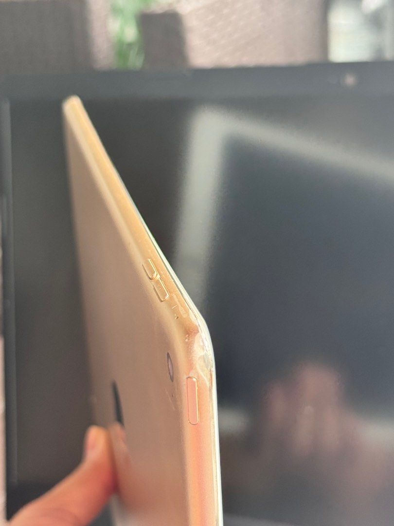 Ipad Air 1 | Apple | Tablet (Category: iPad) located in Cavite. Submitted by seicammy (Listing ID 1399759835, Image 3). Description: Decluttering Ipad Air 1 Nasa pic na lahat ng issue Cavite area.