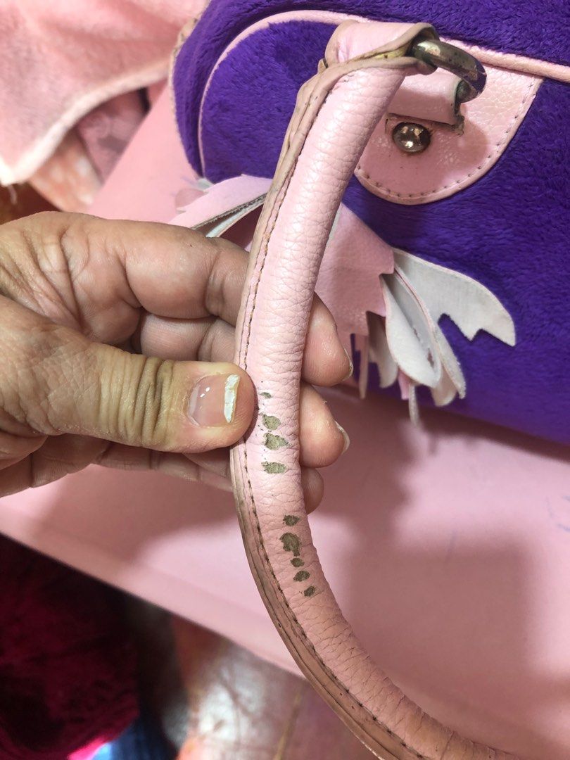 Juicy couture bag (Category: Tote Bags) located in Las Pinas. Submitted by juuzzmeeh2021 (Listing ID 1399801809, Image 2). Description: Authentic. Well used. There are just some chirping in handle and pipeline but can still be used. Unnoticeable.