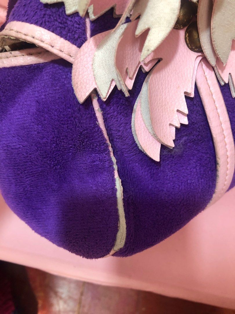 Juicy couture bag (Category: Tote Bags) located in Las Pinas. Submitted by juuzzmeeh2021 (Listing ID 1399801809, Image 3). Description: Authentic. Well used. There are just some chirping in handle and pipeline but can still be used. Unnoticeable.