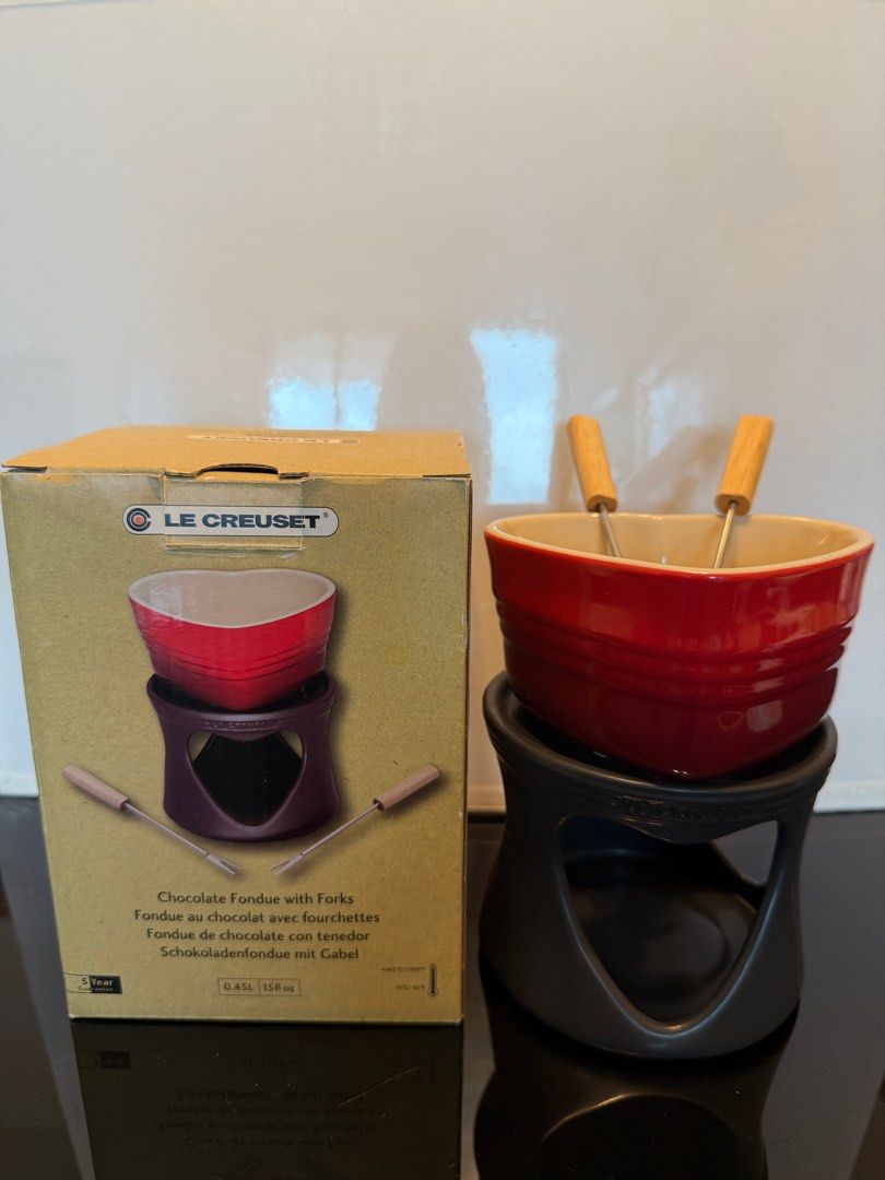 Le Creuset Chocolate Fondue Set with Forks, 傢俬＆家居, 廚具和餐具