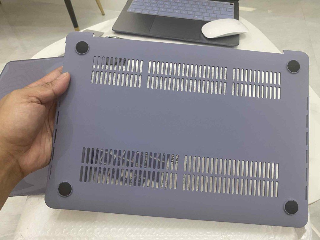 MacBook Pro 13" A2338 Case with Keyboard Cover (Category: Laptop Bags & Sleeves) located in Pila. Submitted by eliphalez (Listing ID 1399811687, Image 3). Description: - MacBook Pro 13" case set for A2338 - Includes hard shell case and keyboard cover - Hard shell case: solid color - Keyboard cover: transparent - Features ventilation cutouts and rubber feet - Specifically for New Pro 13" models.