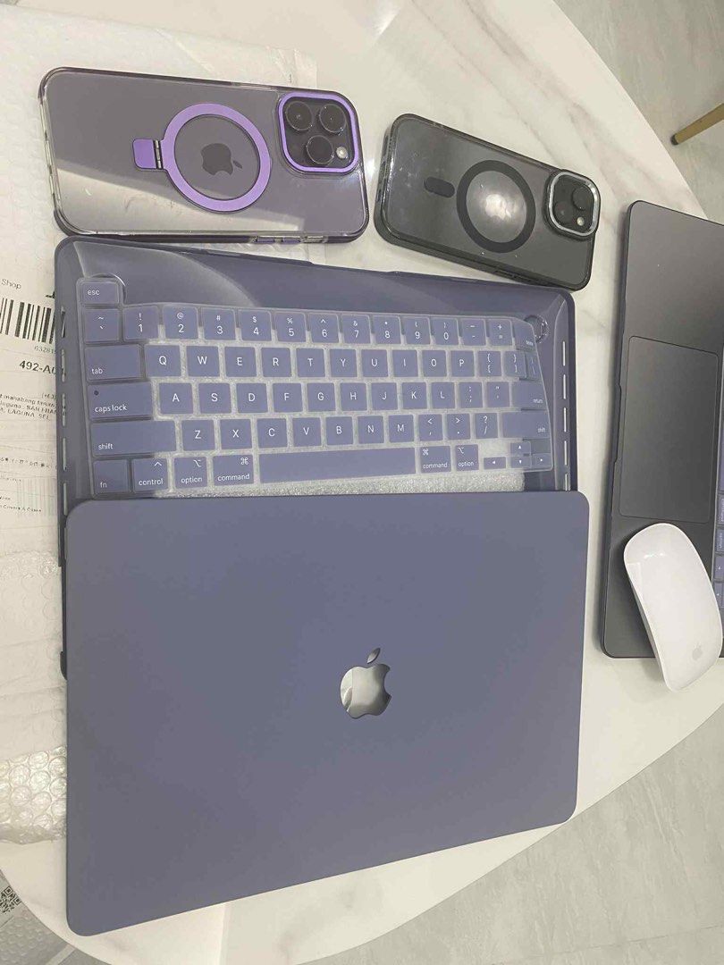 MacBook Pro 13" A2338 Case with Keyboard Cover (Category: Laptop Bags & Sleeves) located in Pila. Submitted by eliphalez (Listing ID 1399811687, Image 2). Description: - MacBook Pro 13" case set for A2338 - Includes hard shell case and keyboard cover - Hard shell case: solid color - Keyboard cover: transparent - Features ventilation cutouts and rubber feet - Specifically for New Pro 13" models.