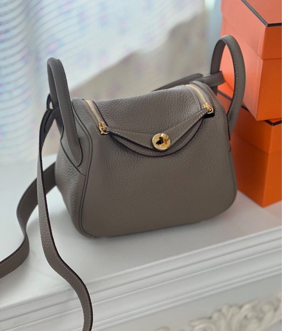 mini lindy gris mouette (Category: Luxury Bags & Wallets) located in Quezon City. Submitted by slluxury_ph (Listing ID 1399739352, Image 1). Description: H E R M È S Mini Lindy ✨ Color: Gris Mouette | Stamp W 🪶 ✨ Excellent condition 📦 Inclusions: 🧡 Box ✅ Authenticity certificate .