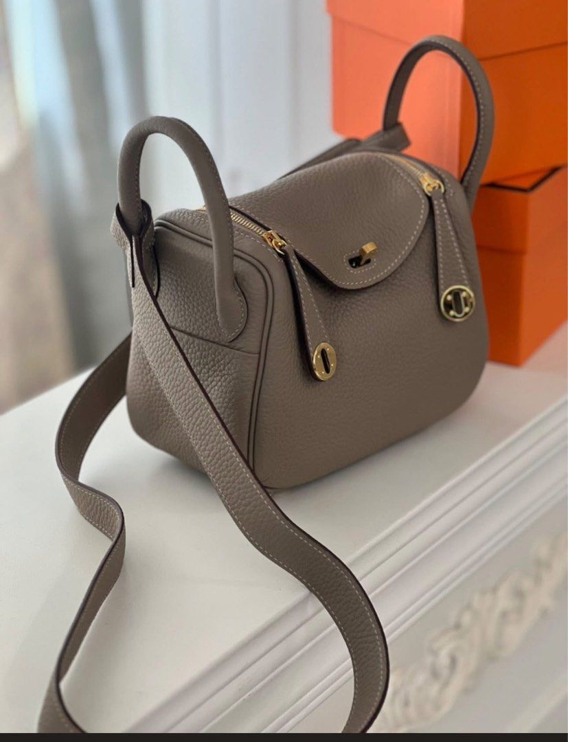 mini lindy gris mouette (Category: Luxury Bags & Wallets) located in Quezon City. Submitted by slluxury_ph (Listing ID 1399739352, Image 2). Description: H E R M È S Mini Lindy ✨ Color: Gris Mouette | Stamp W 🪶 ✨ Excellent condition 📦 Inclusions: 🧡 Box ✅ Authenticity certificate .