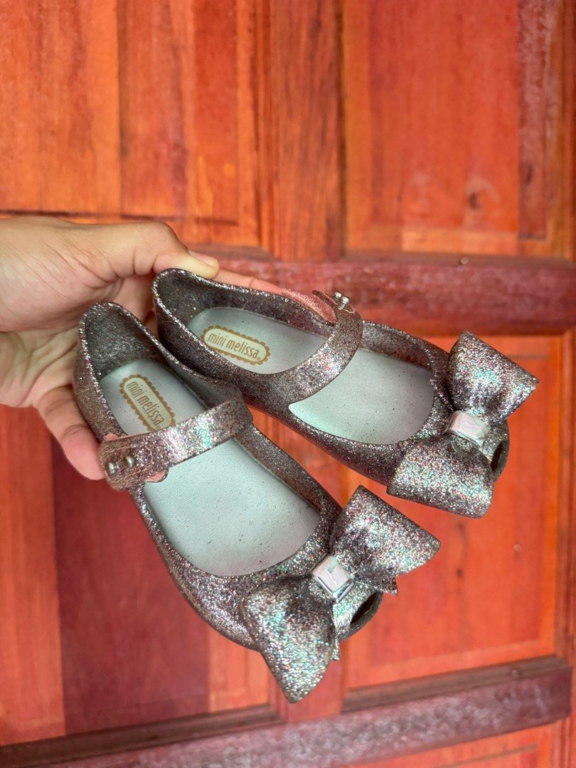 Mini Melissa (Category: Babies & Kids Fashion) located in Banting. Submitted by own_preloved9 (Listing ID 1399720608, Image 2). Description: Size kat tapak dah hilang.Pakai 1 2 kali, tahu2 dah ketat. Bole grab buat pakai raya. Tak sure size apa, ukur dari luar anggaran 16cm..