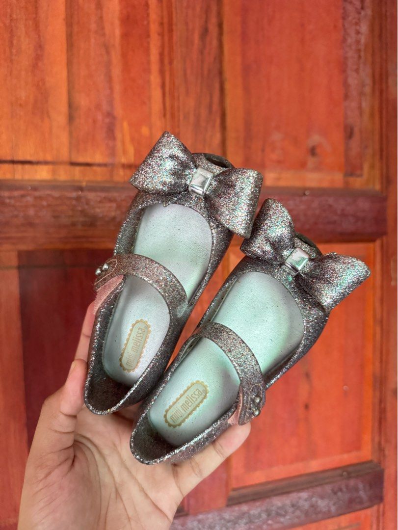 Mini Melissa (Category: Babies & Kids Fashion) located in Banting. Submitted by own_preloved9 (Listing ID 1399720608, Image 1). Description: Size kat tapak dah hilang.Pakai 1 2 kali, tahu2 dah ketat. Bole grab buat pakai raya. Tak sure size apa, ukur dari luar anggaran 16cm..