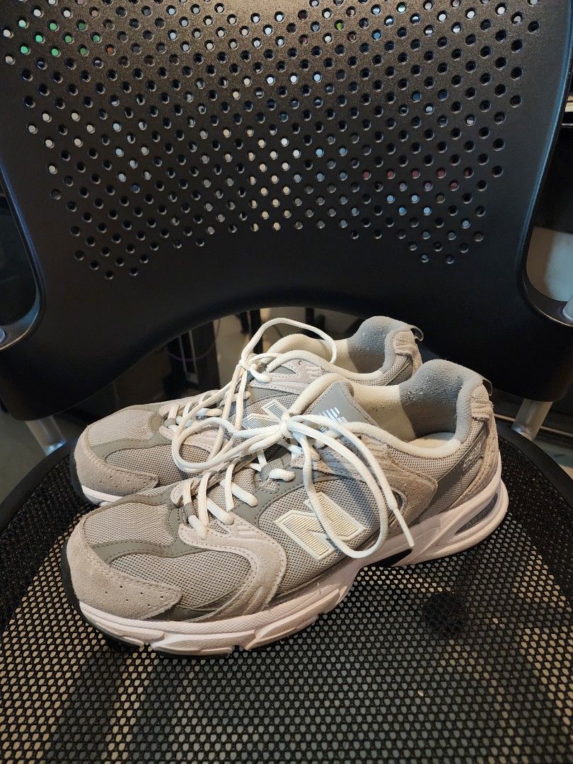 New Balance 530 Grey Sneakers (Category: Sneakers) located in Paranaque City. Submitted by lazyocean (Listing ID 1399701846, Image 1). Description: New Balance 530 size 9.5 but for size 10 feet. (Personally i am size 10 but for this shoe in particular i needed to go half size down) Bought last year, barely used. Great condition, doesnt need cleaning. Tracks have minimal drag (barely noticeable) Lalamove or meetup paranaque and makati area.