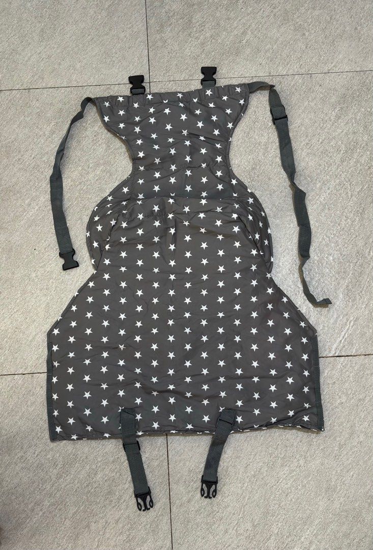 Portable Baby Hi Chair (Category: Other Baby Bathing & Changing Needs) located in Paranaque City. Submitted by dalle_closet (Listing ID 1399678428, Image 2). Description: Slightly used pa yan Not faded po.