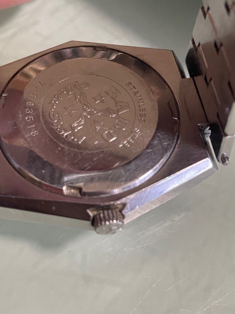 Rado Diastar Watch (Category: Luxury Watches) located in Cavite. Submitted by mamamia73 (Listing ID 1399822998, Image 2). Description: - Vintage Rado Diastar watch - Silver-tone stainless steel bracelet and case - Green dial with silver-tone hands and markers - Date display at 3 o'clock - Stainless steel case back - Unique hexagonal shape Working excellent automatic .